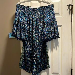 Cute off shoulder xs romper from Anthro! Dress up or down.